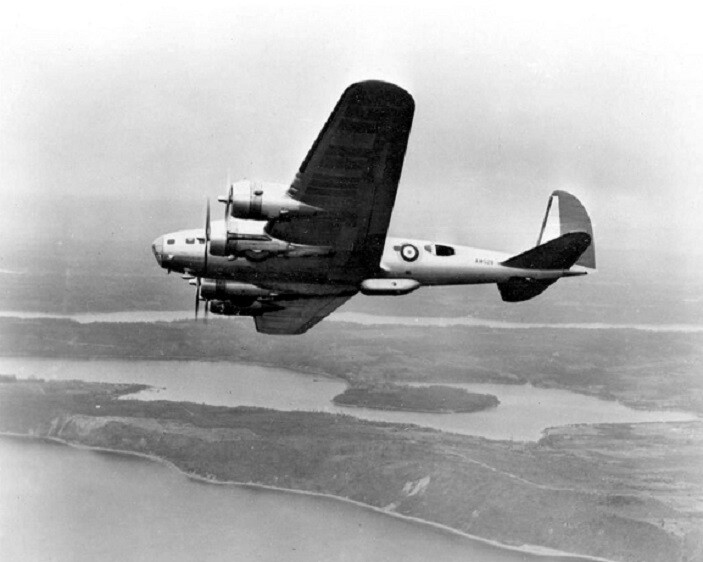 Royal Air Force Boeing B-17 Flying Fortress in flight 8x10 WWII RAF Photo 143a