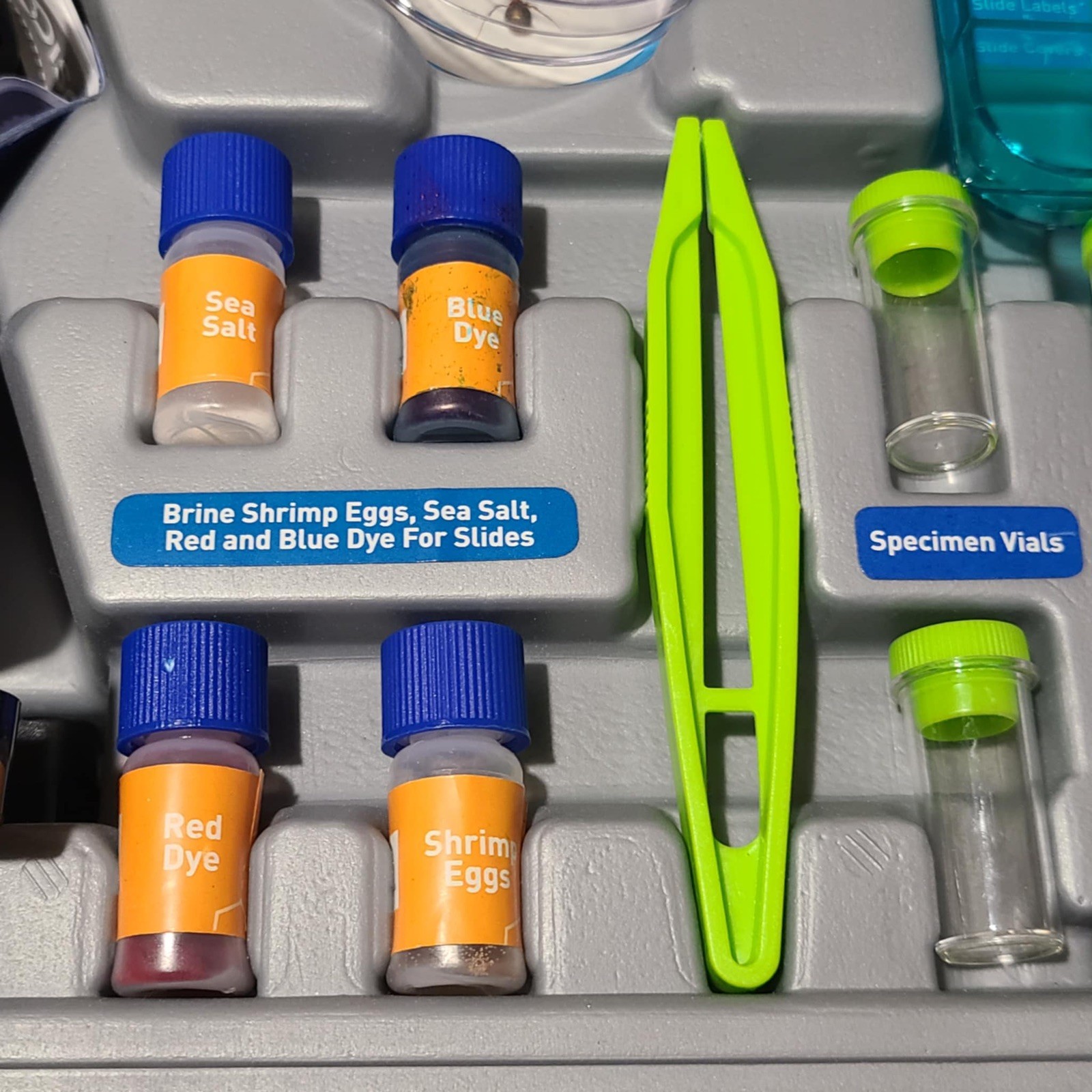 DISCOVERY KIDS 900X BIO-MICROSCOPE ON THE GO MICROSCOPE 45 PIECE SET W/ CASE