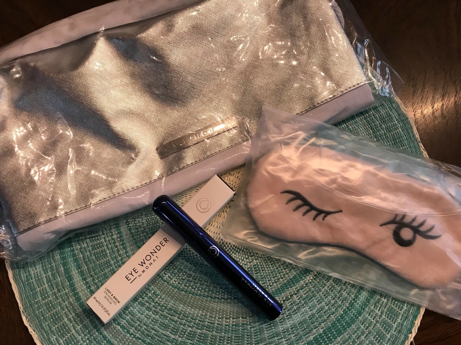 MONAT Eye Wonder, Eye Mask & Bag