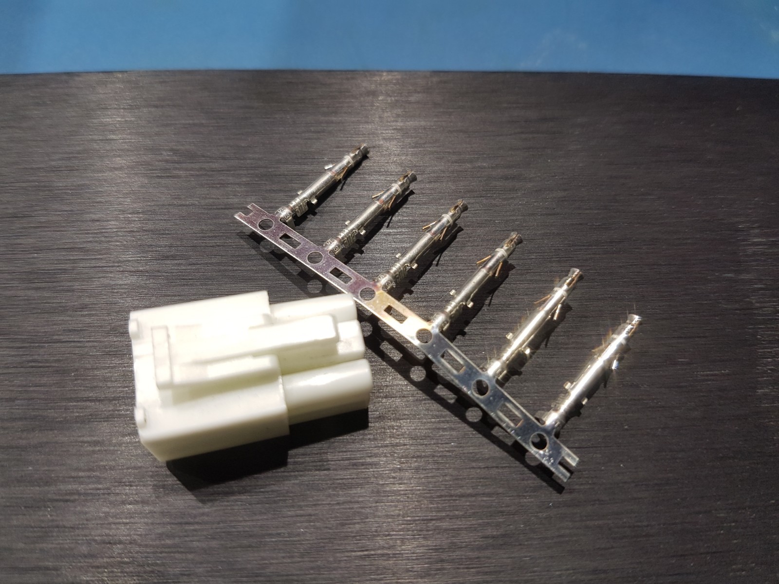 Accessory Plug and Pin Kit for radios TS480