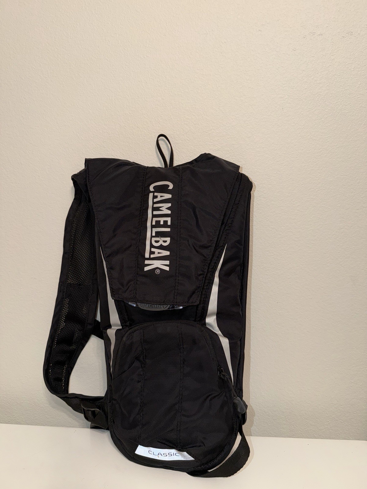 CamelBak Classic Hydration Pack 2L Black Adjustable Straps Reflective Hiking
