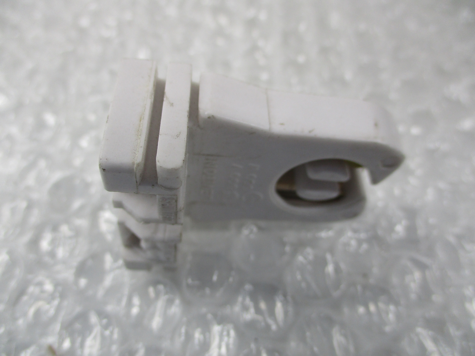 LEVITON 0D35YO LAMPHOLDER NSNP