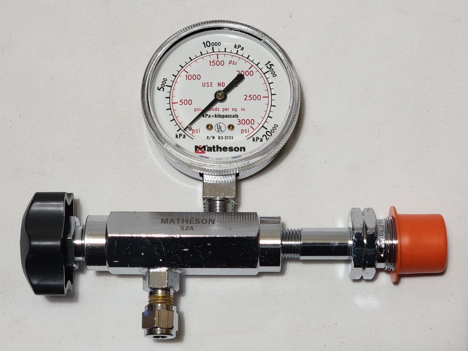 Matheson Gas Products Model 52A Cylinder Control Valve w/ 3000 PSI 63-3133 Gauge
