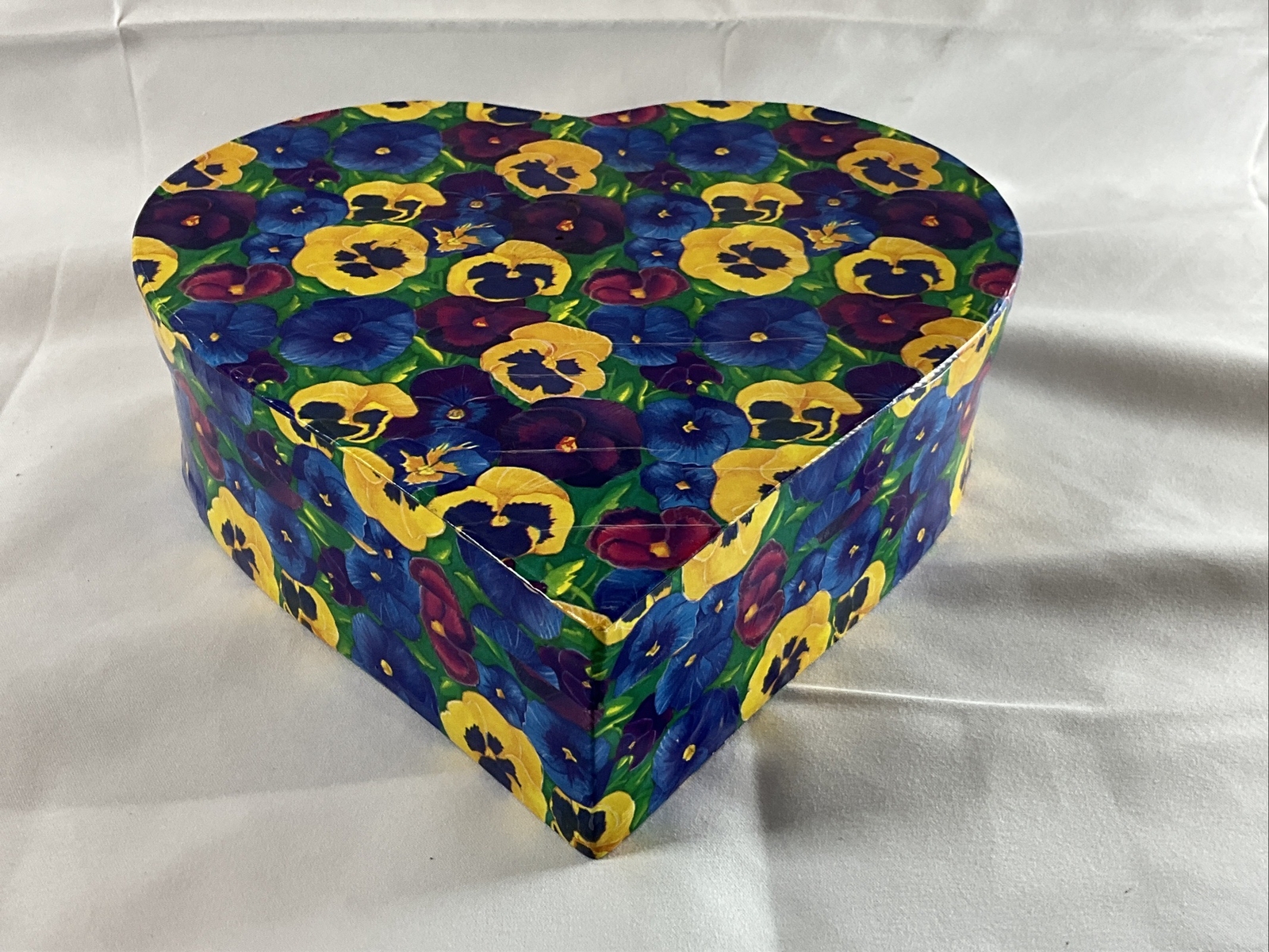 Heart Shaped Pansy Design Gift Box Keepsake’s