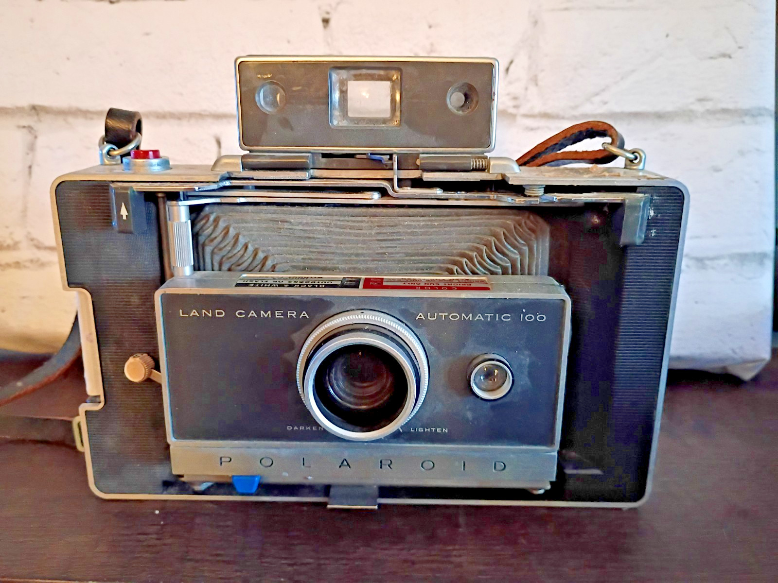 Polaroid Land Camera 100 - fires - untested otherwise - nice!