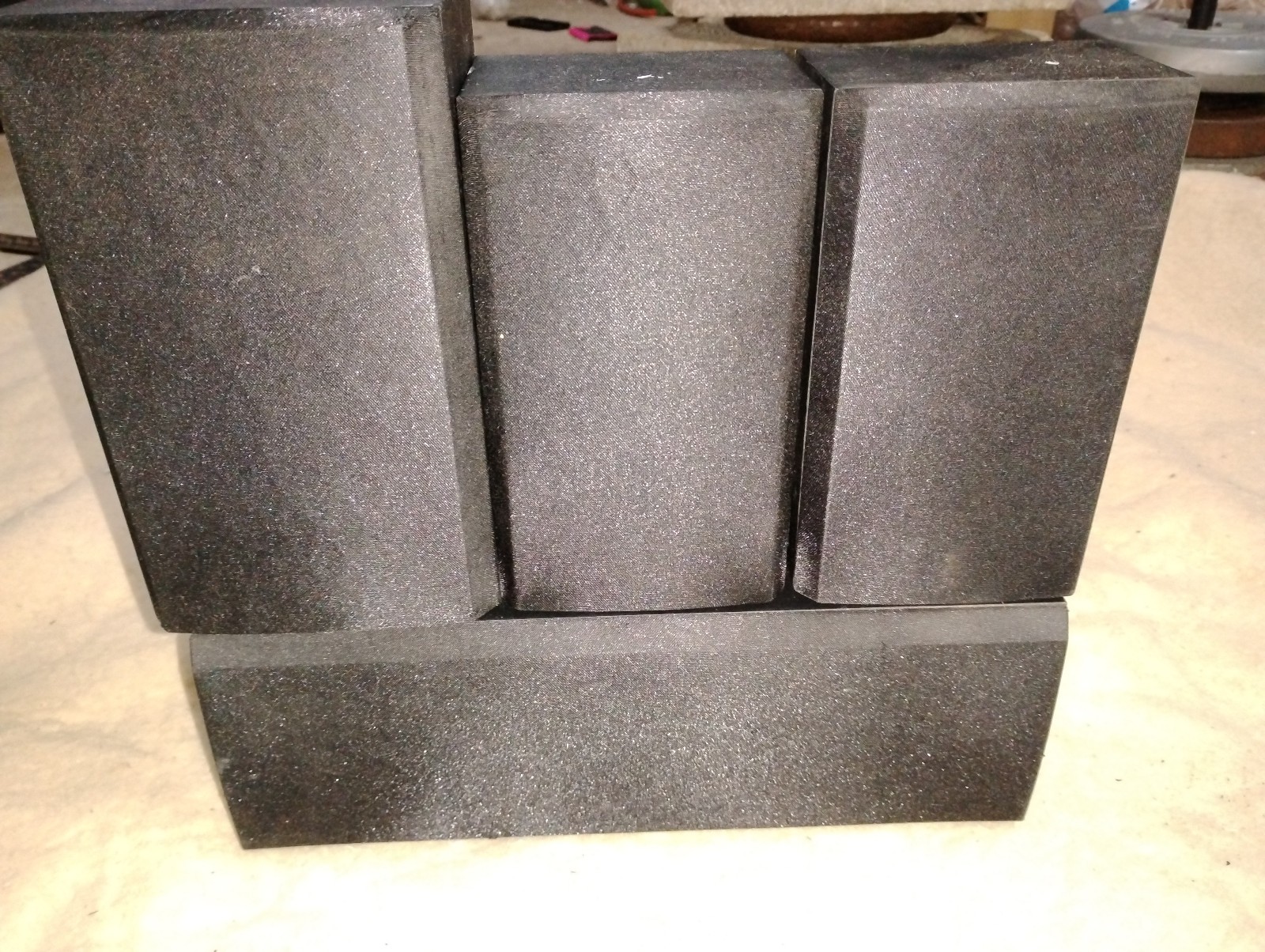 Insignia SC-51A Center theatre Surround Speakers, Lot Of 4 *Missing front right*