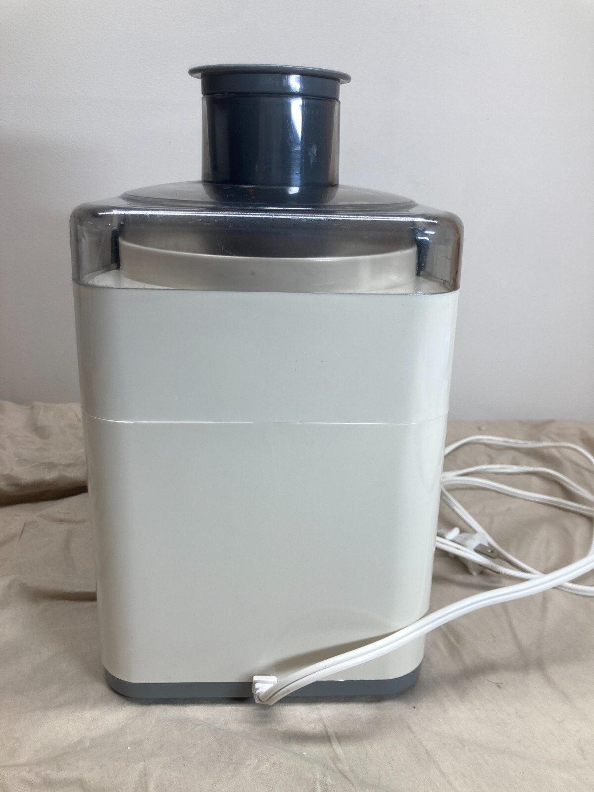 SINGER 'JUICE GIANT' Model #774 Fruit & Vegetable Juice Extractor Juicer