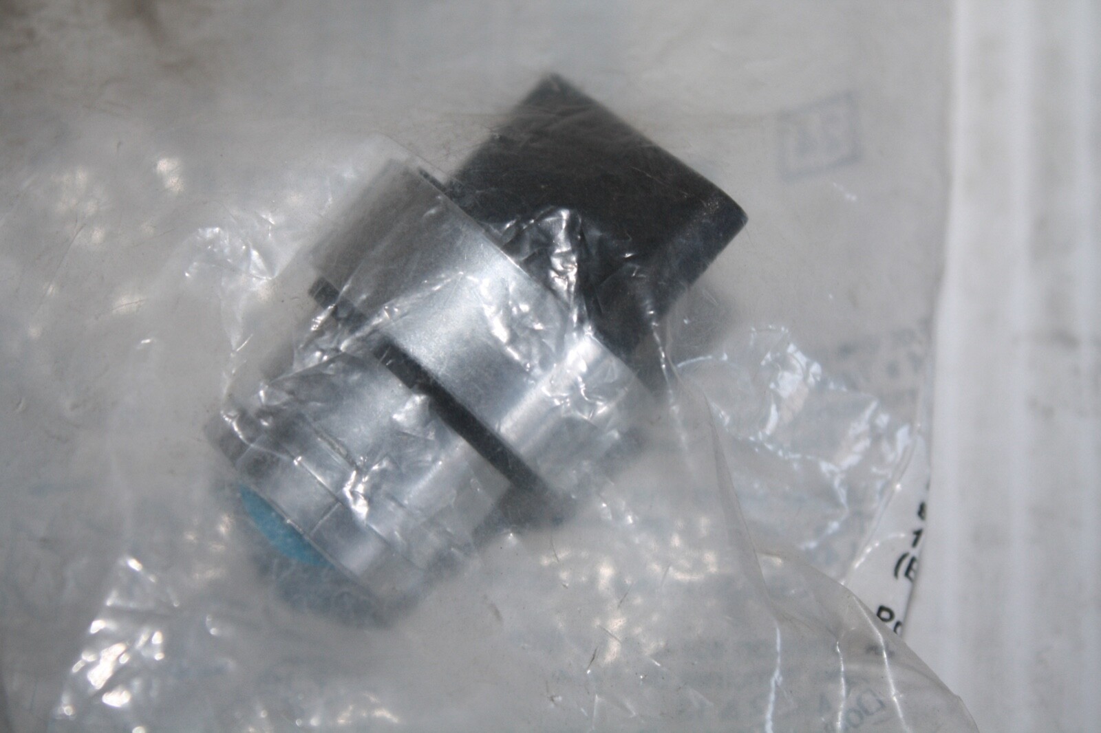 TELEMECANIQUE ZB2BD4 TWO POSITION SELECTOR SWITCH SPRING RETURN