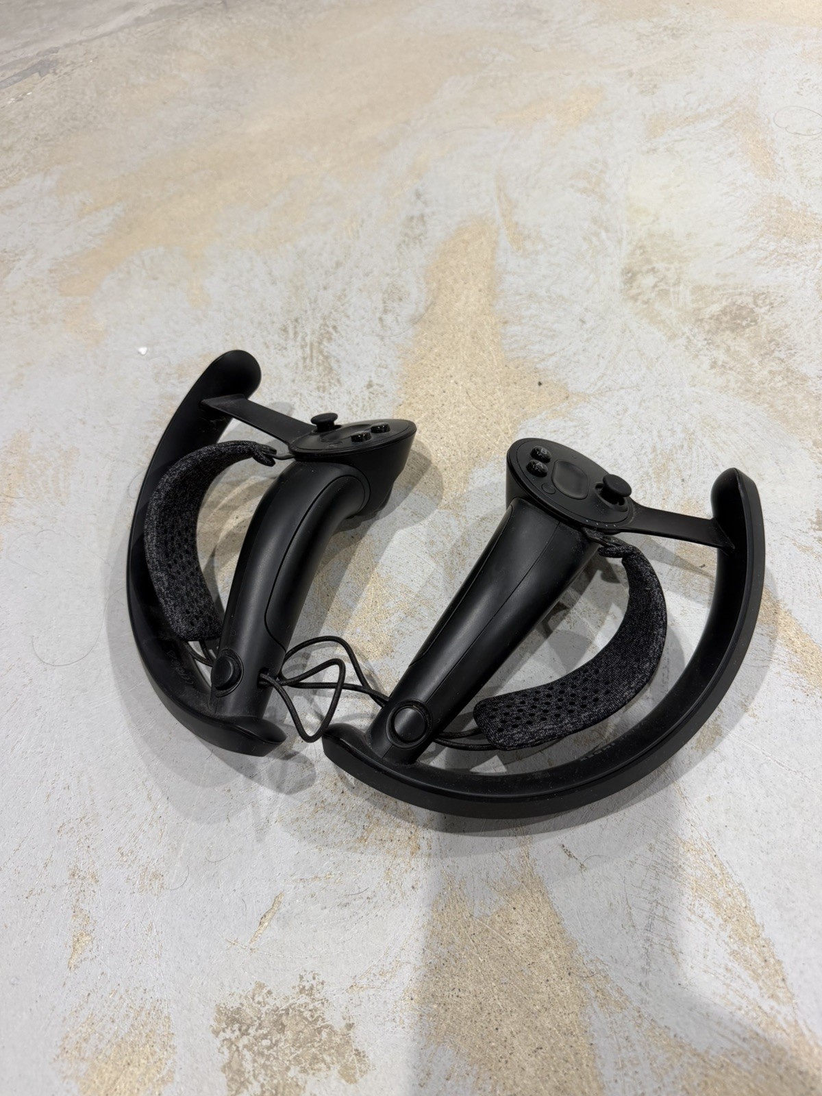 Valve Index VR Knuckle Controllers Pair - Black - Used, Comes w/  Charging Cable