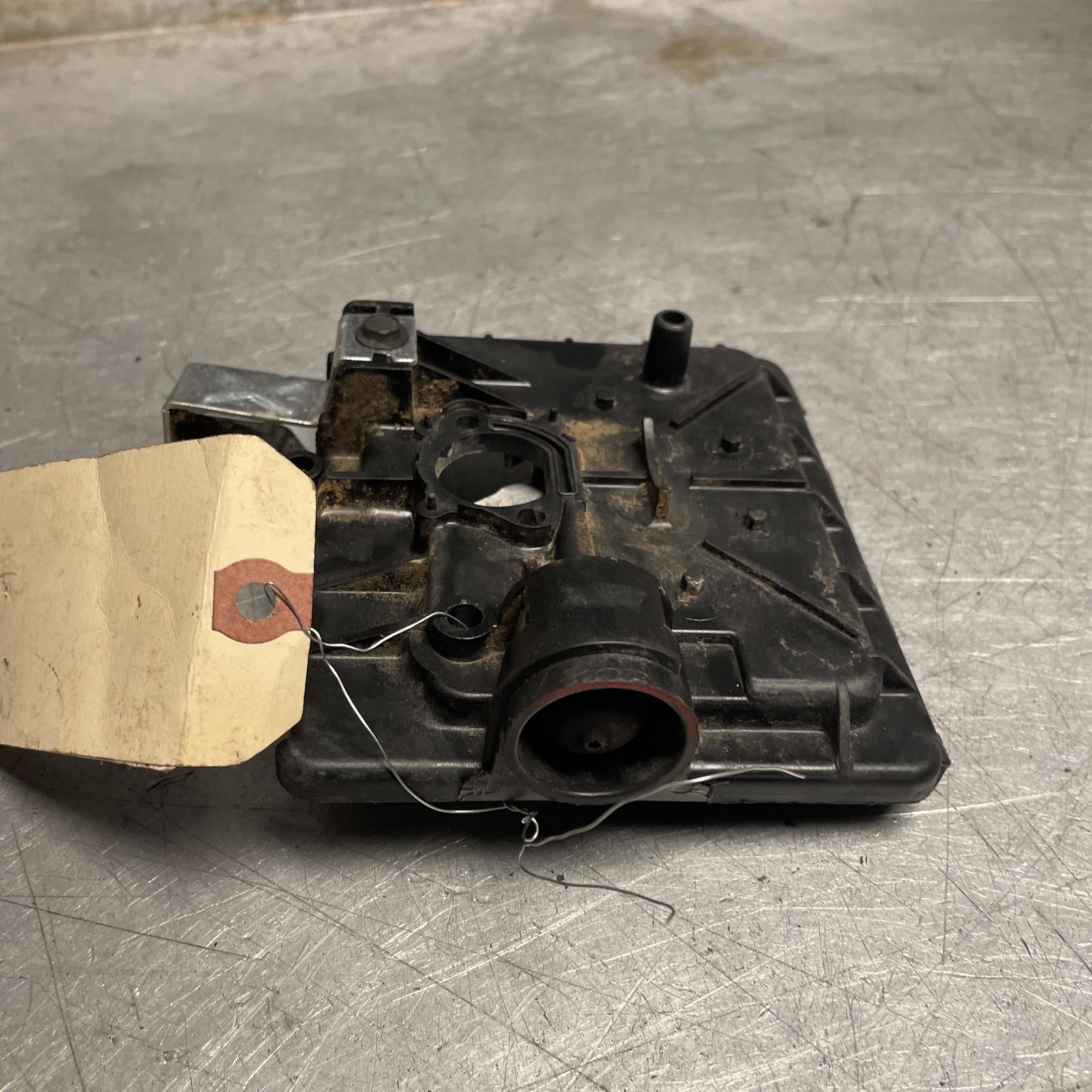 OEM GOOD USED BRIGGS 12H802-1767-B1 AIR FILTER BASE W/ PRIMER 795295