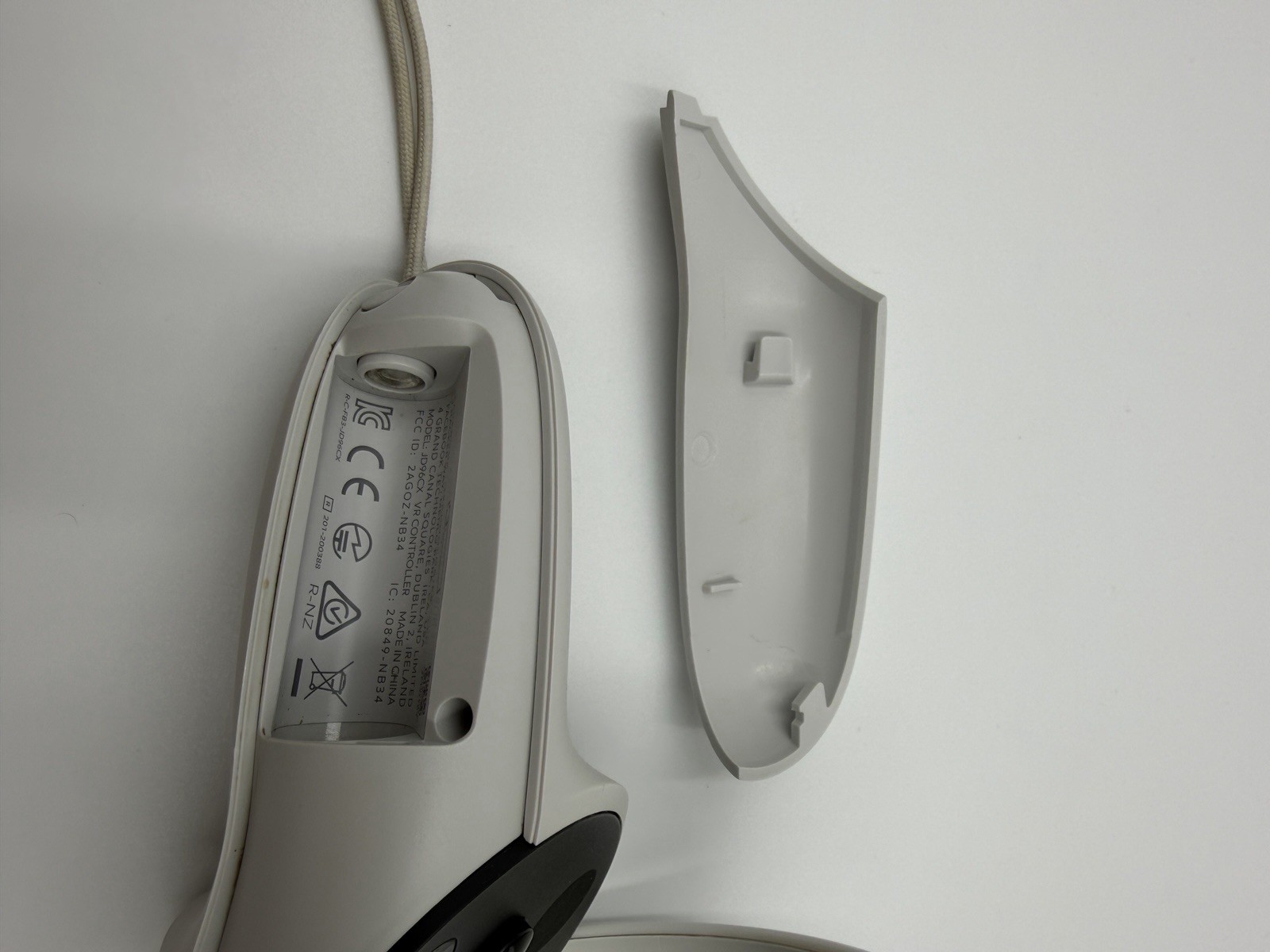 Genuine Oculus Meta Quest 2 Right Controller OEM White Tested Working