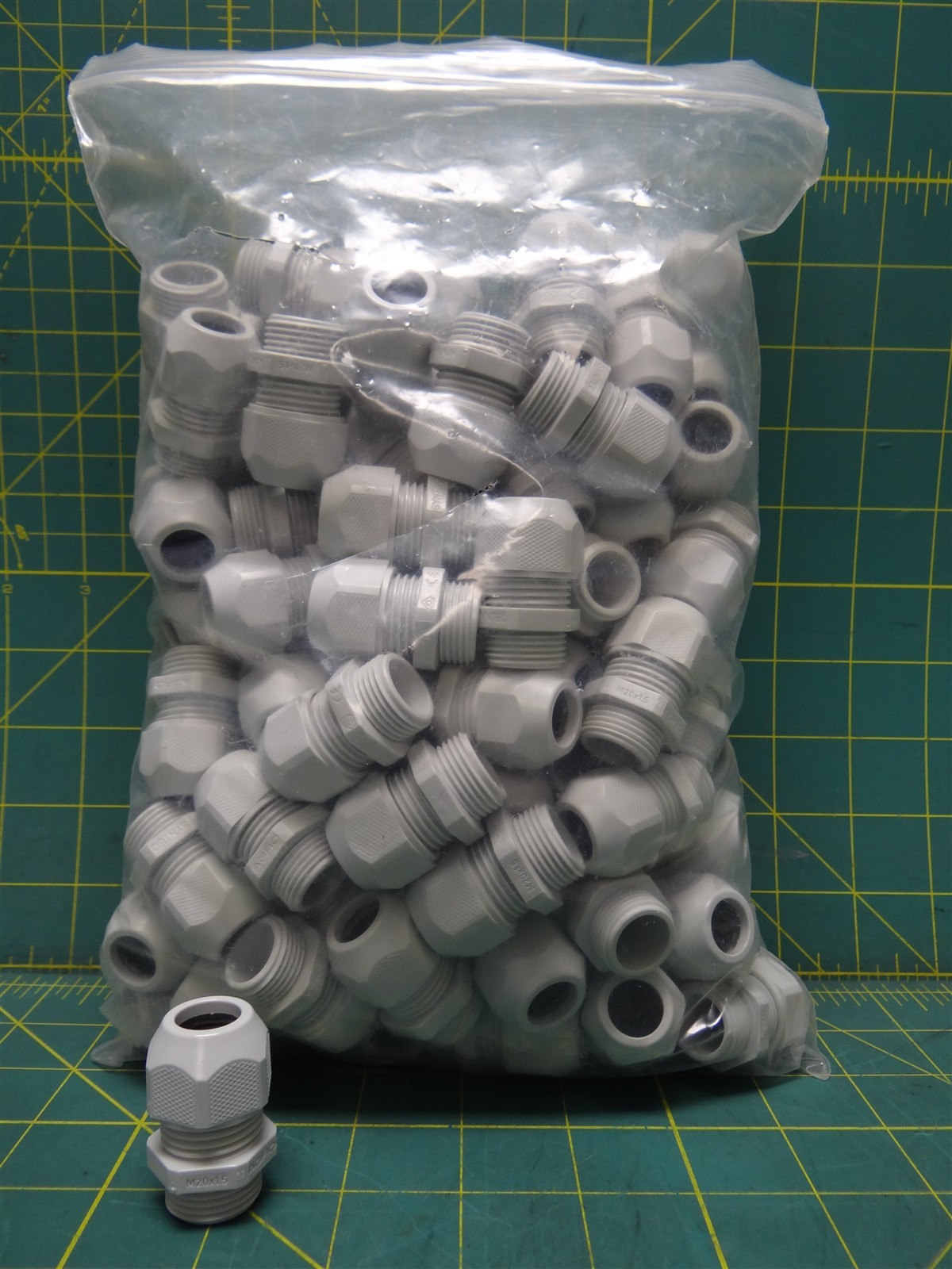 (Qty: 100) Agro M20x1.5 Cable Glands 39mm Length 24mm Hex Width 20mm OD 13mm ID