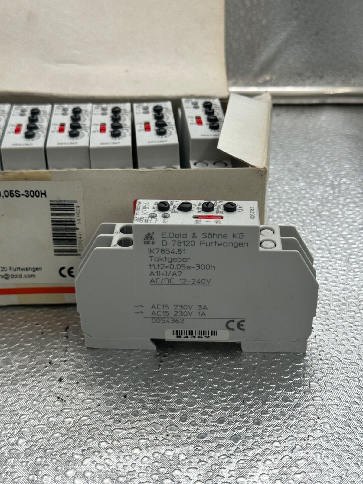 E.dold Timer IK 7854.81 / 0054362 / 12-240V 0.05s - 300h / Unused