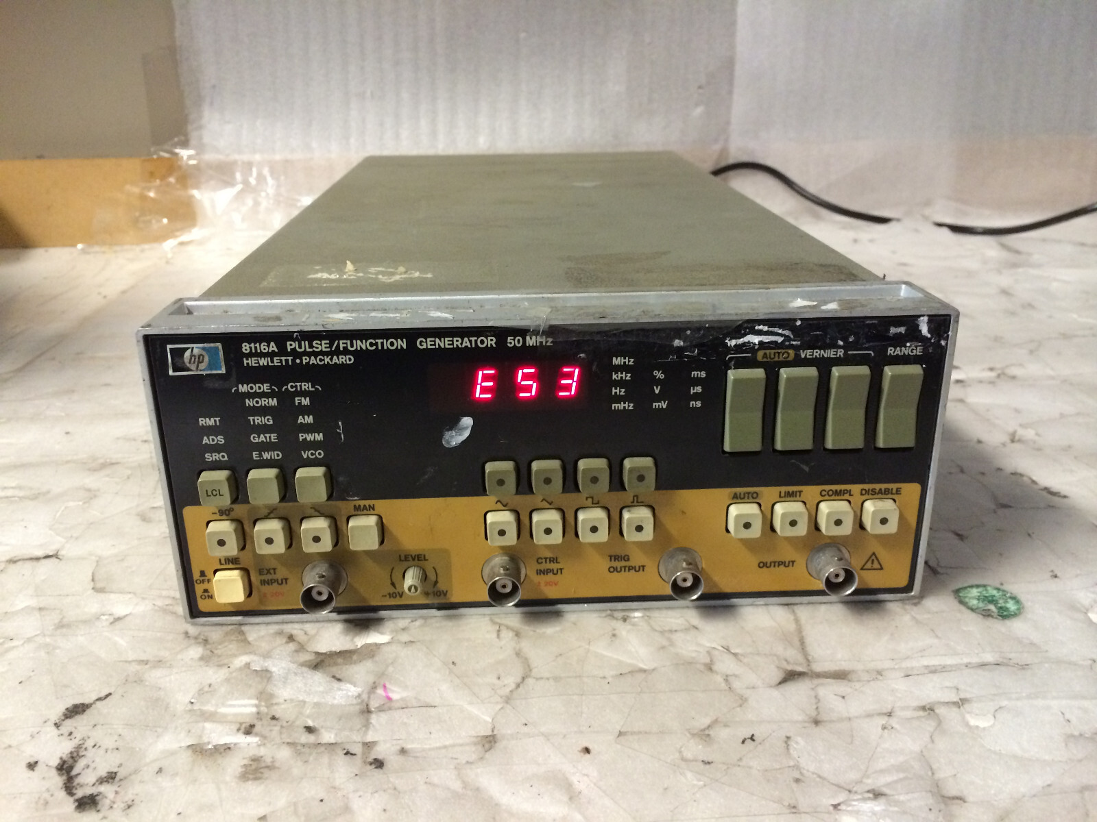 HP Agilent 8116A 50MHz Pulse/Function Generator w/ Power cord