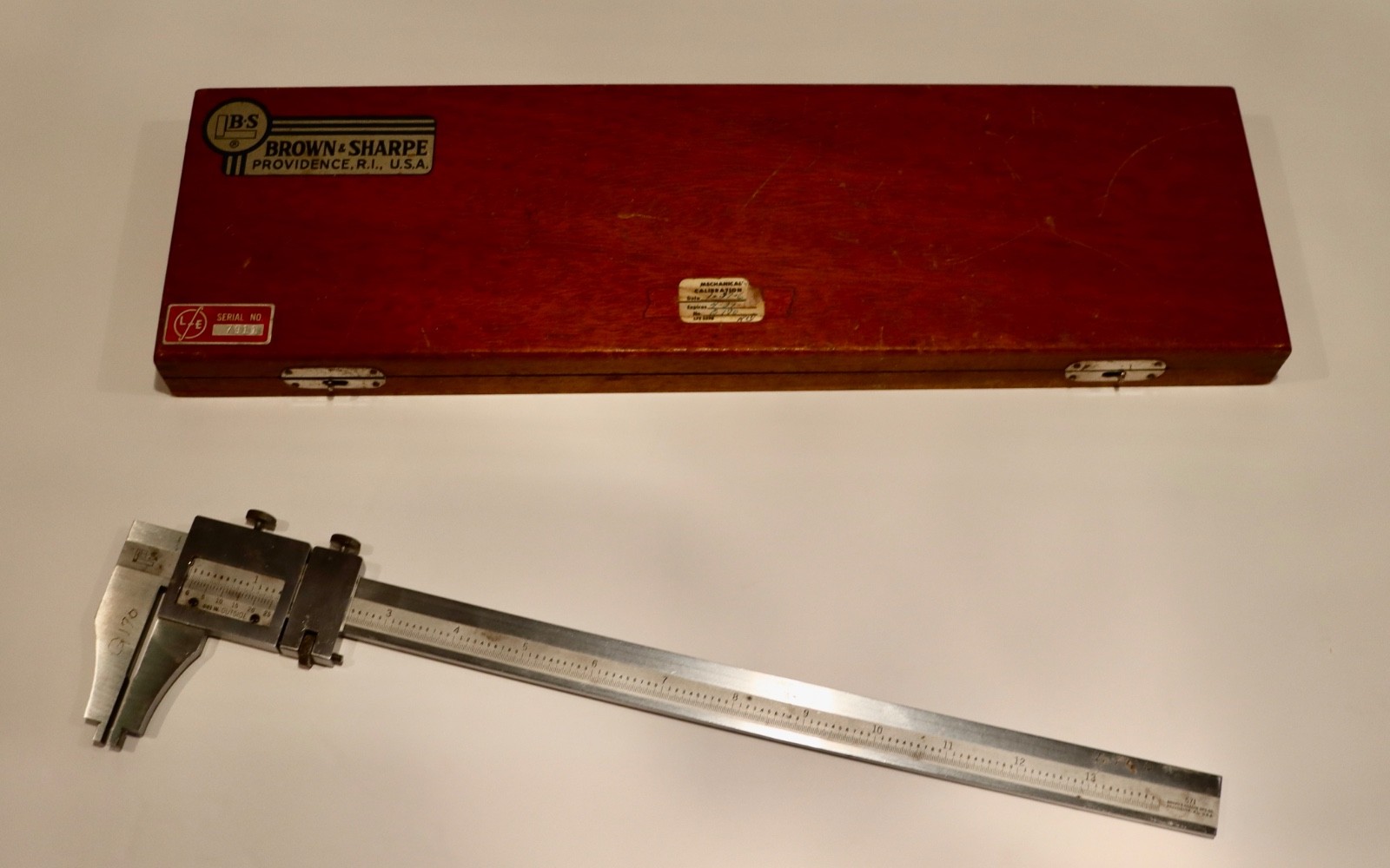 BROWN & SHARPE PROVIDENCE, R.I. 571 MECHANICAL CALIPER IN MAHOGANY CASE = 1960's