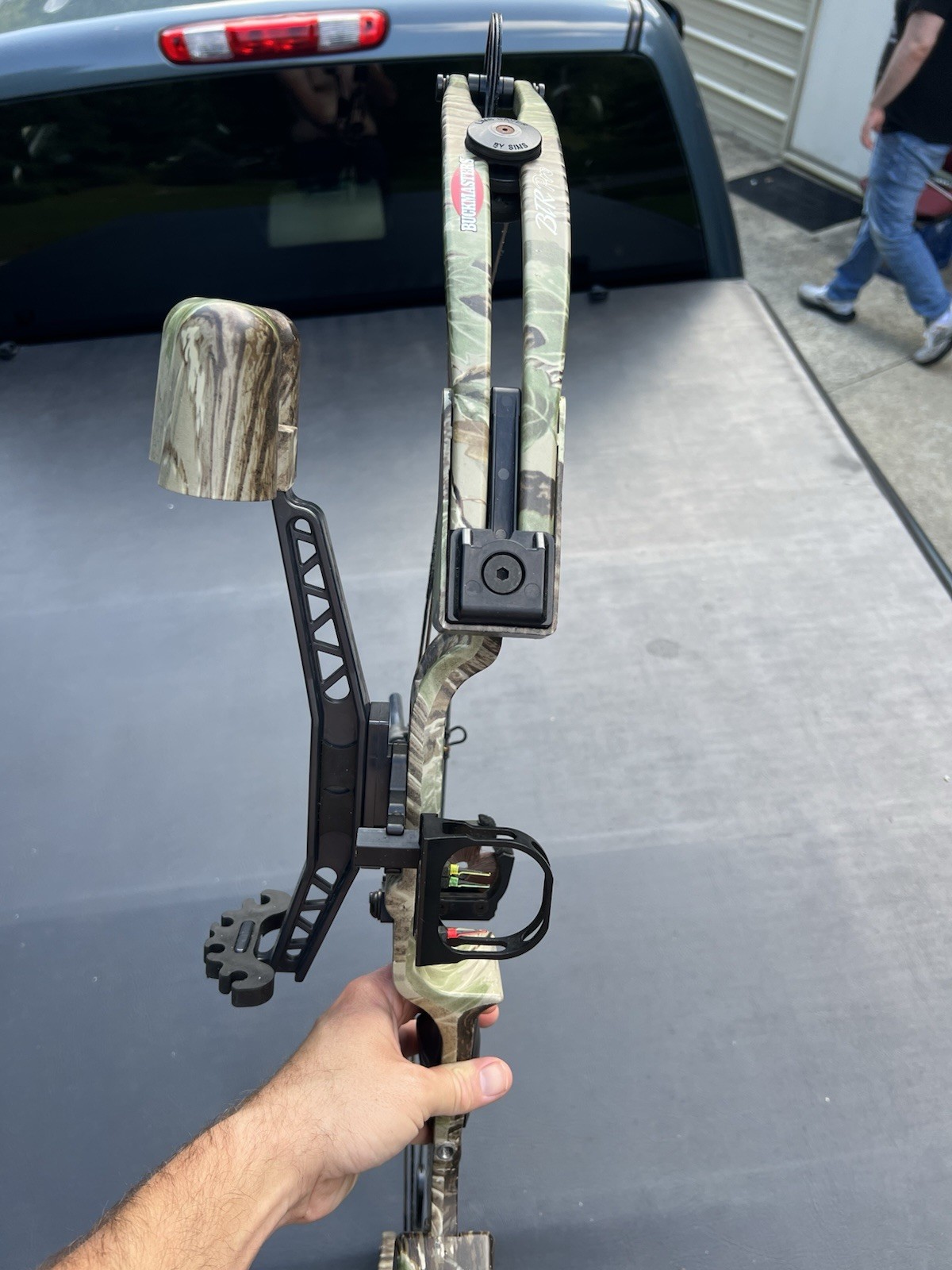 BUCKMASTERS BTR Pro Compound Bow Package Right Hand/Limb Saver/V Flight High Tek