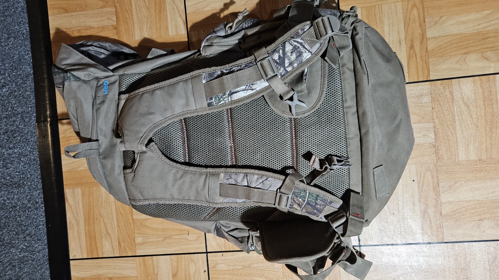Hunting backpack with dry bag closure and hydration compartment