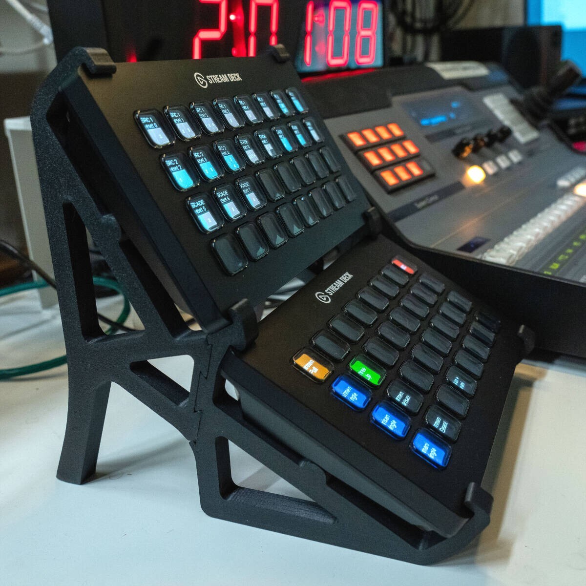 Stand for two “Elgato STREAMDECK XL” units placed vertically