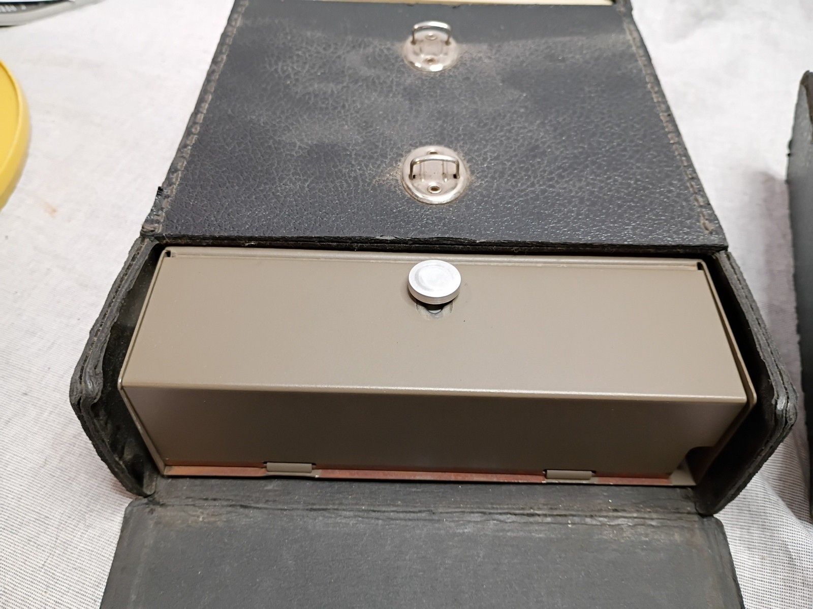 B&K Precision Model 1248 Digital I.C. Color Generator with cable