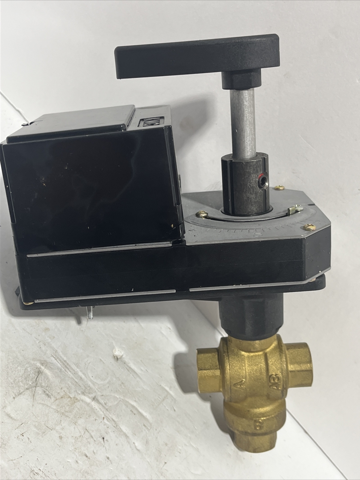 Kmc Controls VFP-43ABB ACTUATOR COVER IS CRACKED