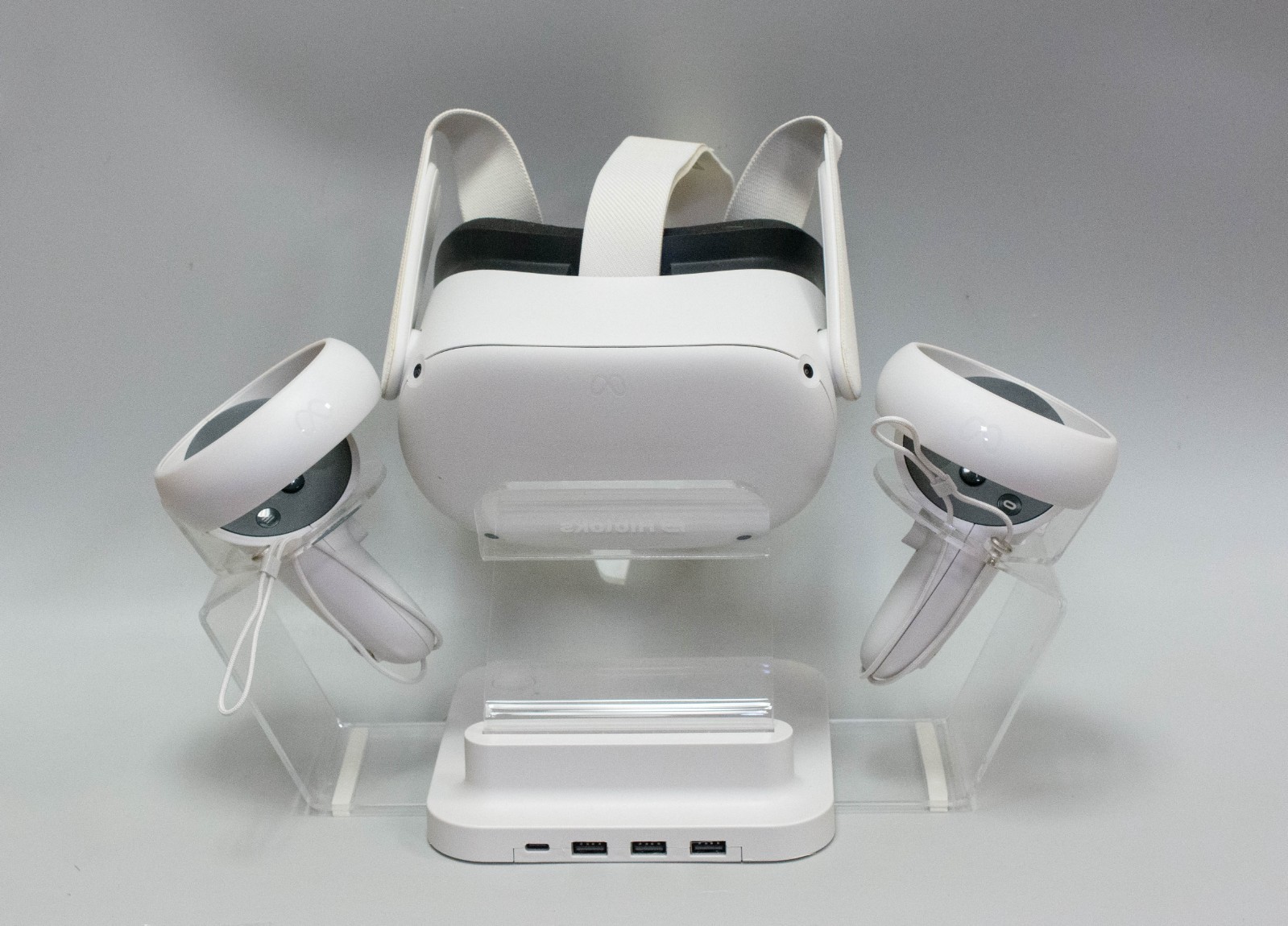 (MA3) Meta Oculus Quest 2 VR 128GB with Controllers , Charging Dock (No Charger)