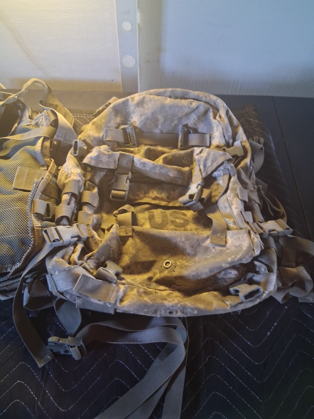 US Military Backpack and Vest Set