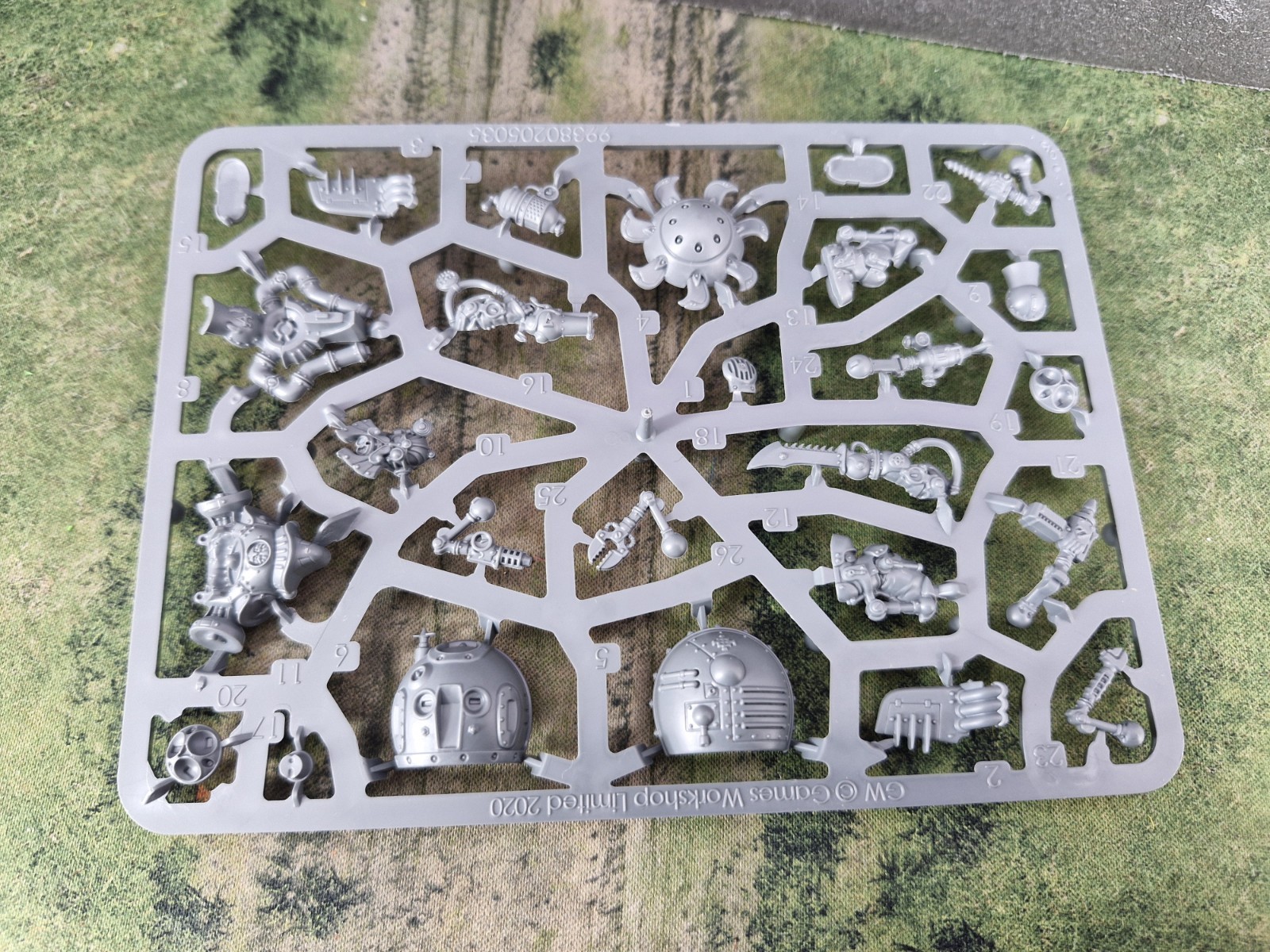 Warhammer Age of Sigmar | Endrinmaster with Dirigible Suit On Sprue
