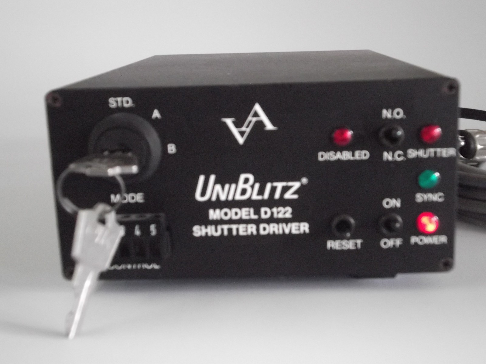 UNIBLITZ D122 Shutter Driver with 10-ft Shutter Interconnect Cable, Tested.