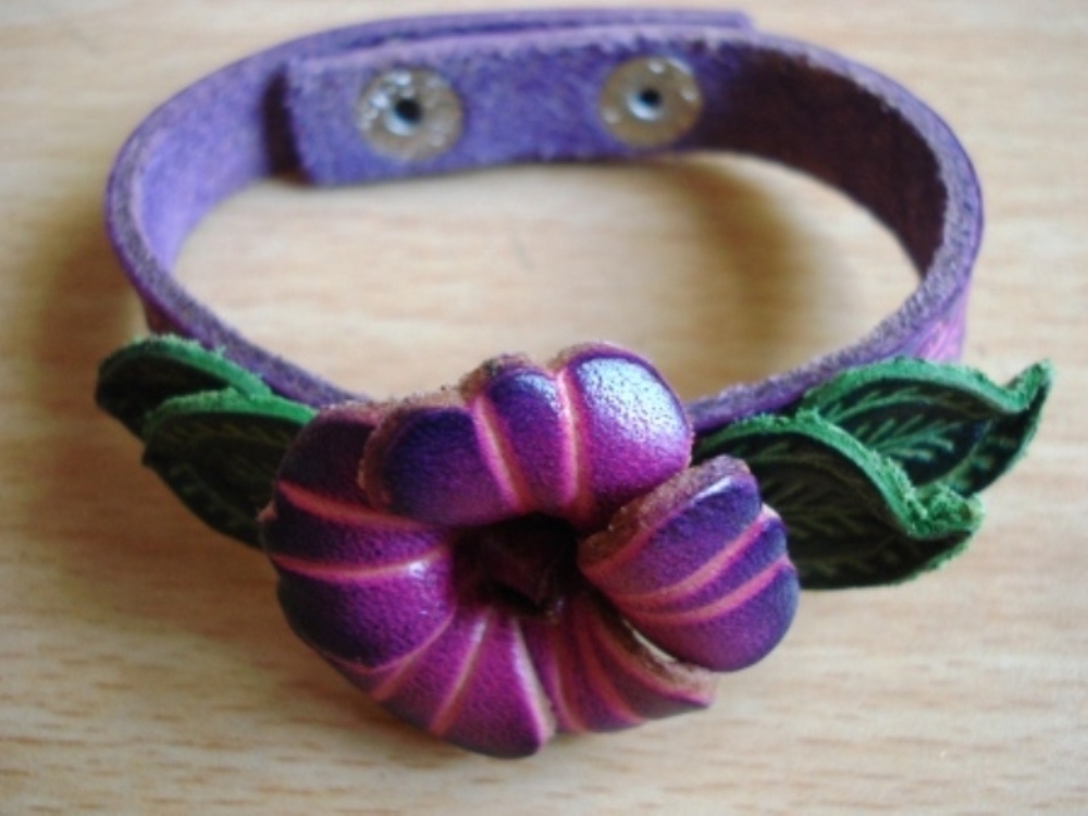Small Flower Purple Cowhide Leather Bracelet