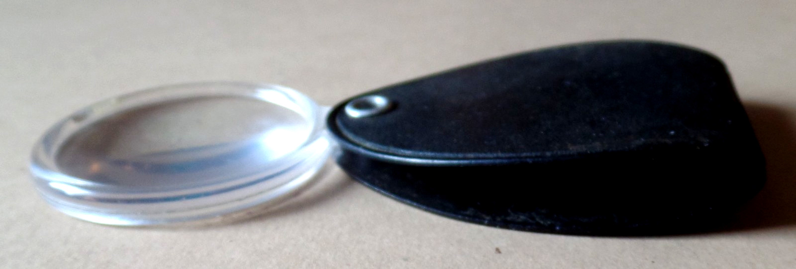 Vintage Foldable Plastic Pocket Magnifying Glass