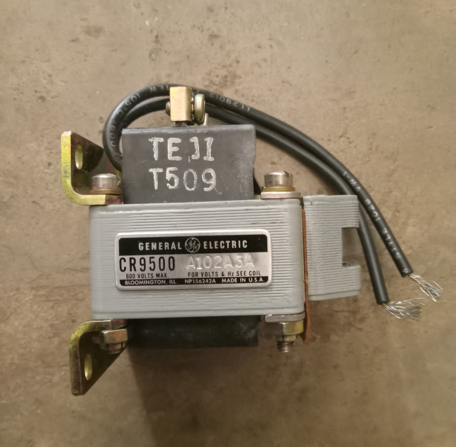 GENERAL ELECTRIC CR9500A102A3A  230V Pull Type Solenoid