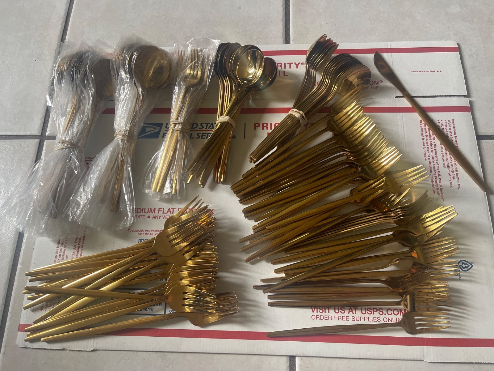 Gugrida Mirror Polished Gold Royal Stainless Flatware Set of 149 Pieces