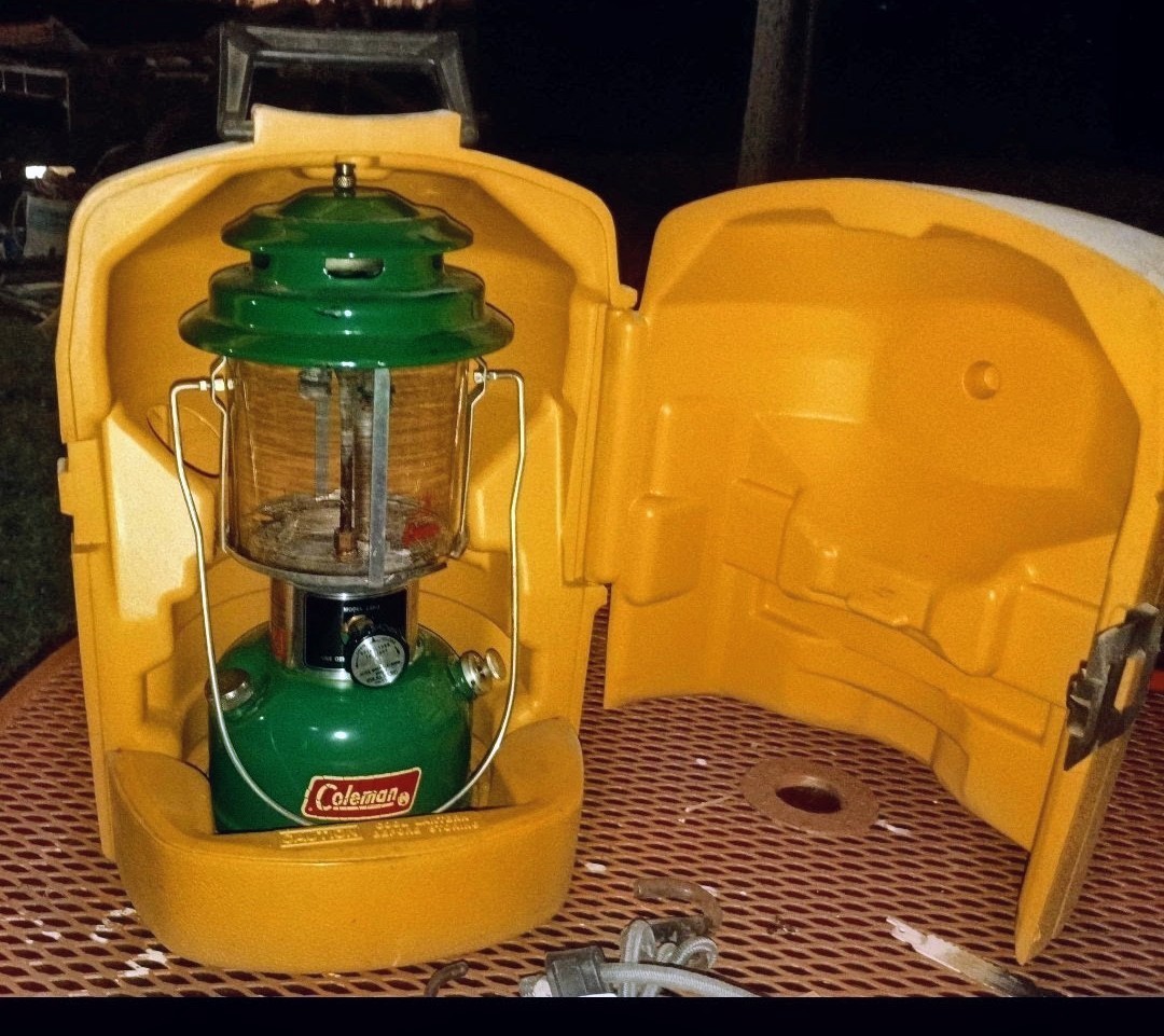 1970s Coleman 2 Burner Lantern #220J & Rare Yellow Clamshell Case Vintage