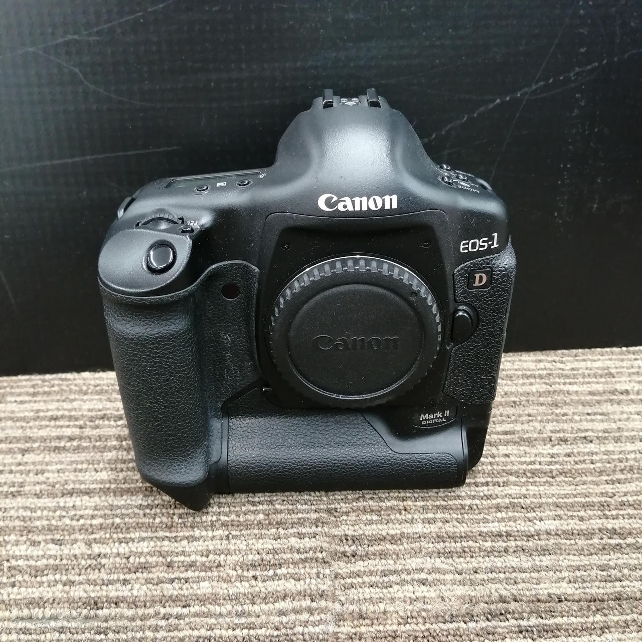 Canon EOS-1D Mark II DSLR Camera Body 8.2MP Used Japan