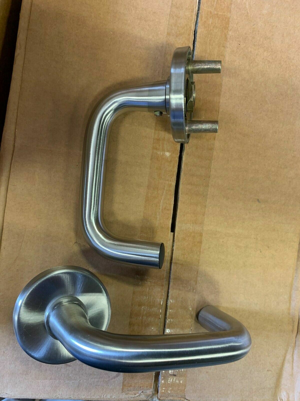 FALCON 561L KG 626 CLASSROOM LOCKSET LESS CYLINDER