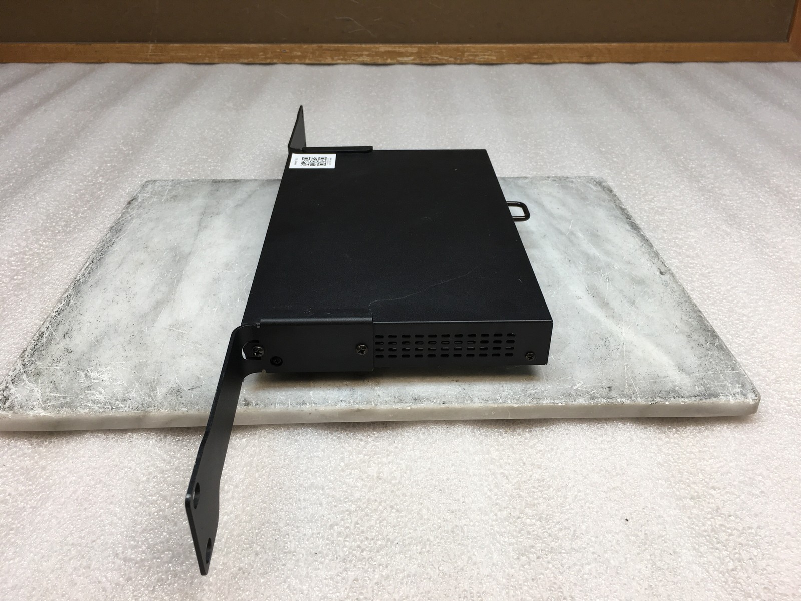 Ruckus Wireless ZoneDirector 1100 Wirelsess Controller w/ Rack Mountable Ears