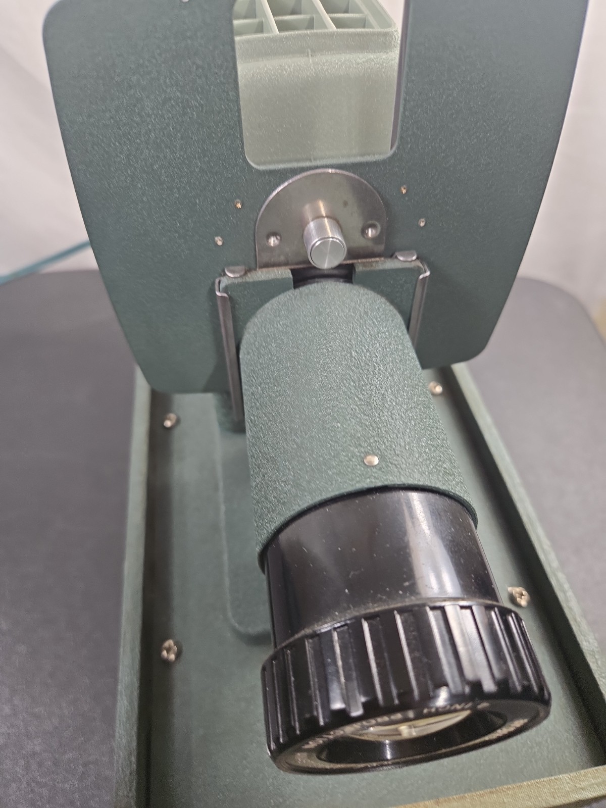 Vintage Argus 300 Automatic 35mm Slide Projector Tested Working w/ Case