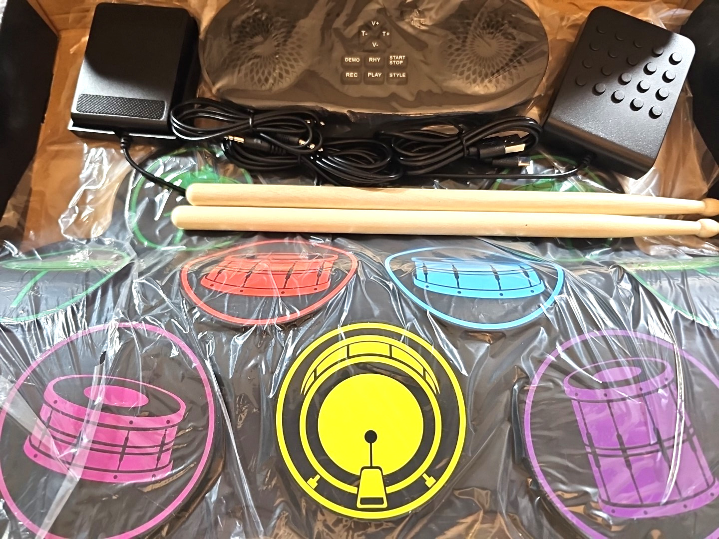 Specialty: Stereo Digital Drum Set w/Built-in Speakers