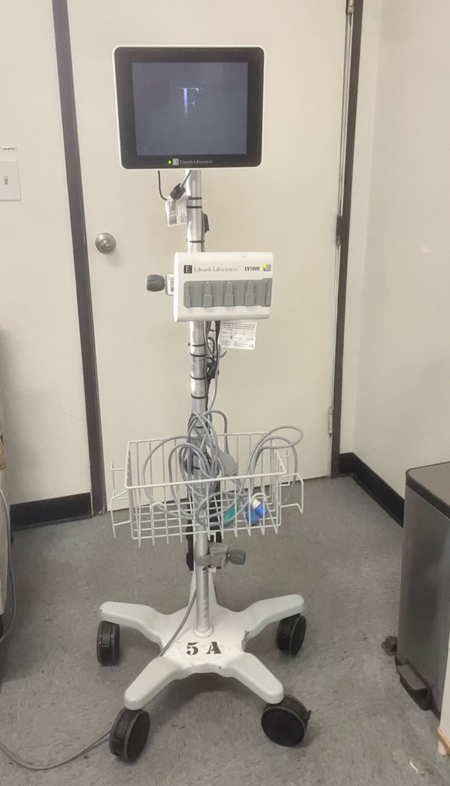 Edwards Lifescience EV1000 monitor Databox Power Supply cables & stand