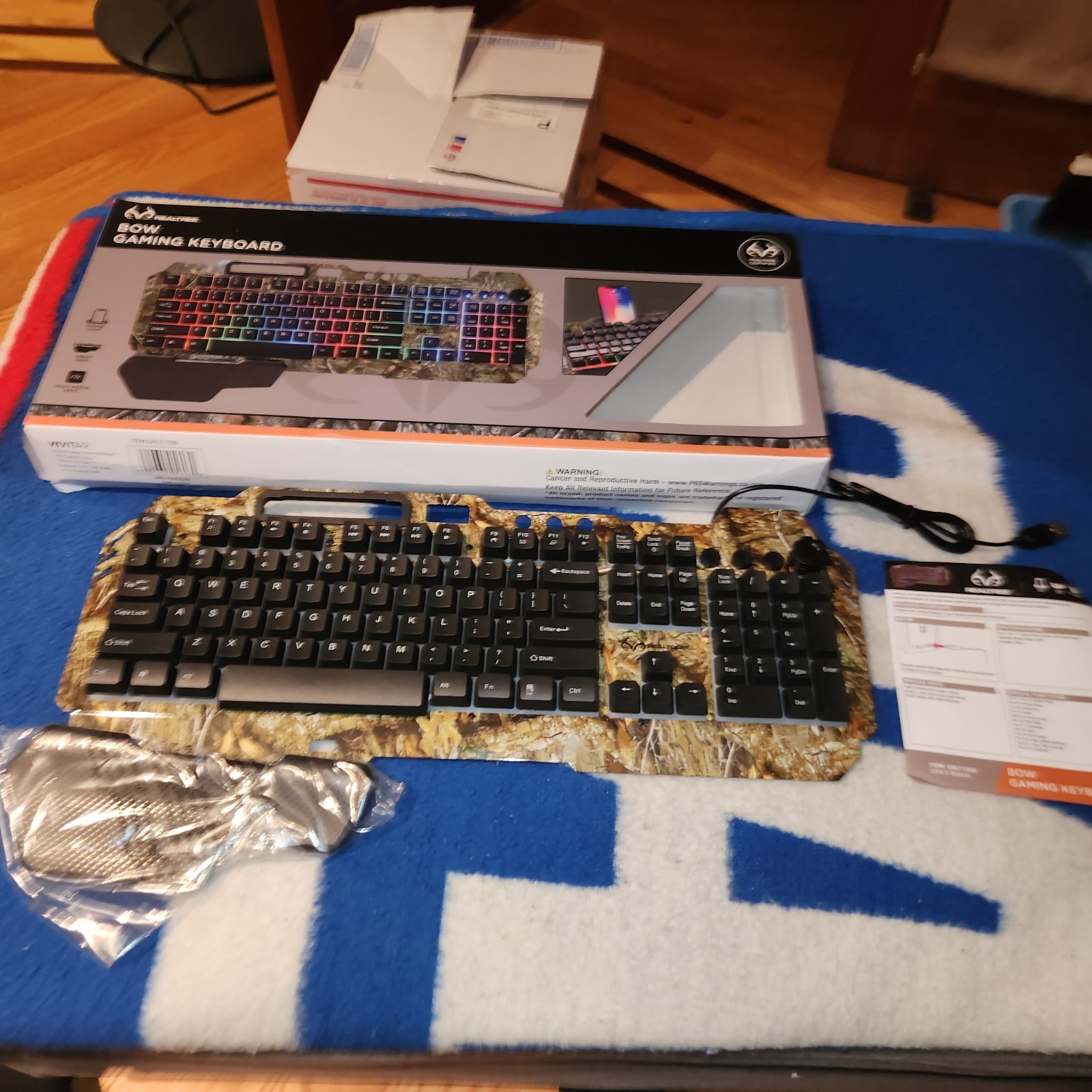 Realtree Bow GRLT1006 RGB Gaming Keyboard – Backlit w/ Detachable Wrist Rest NEW