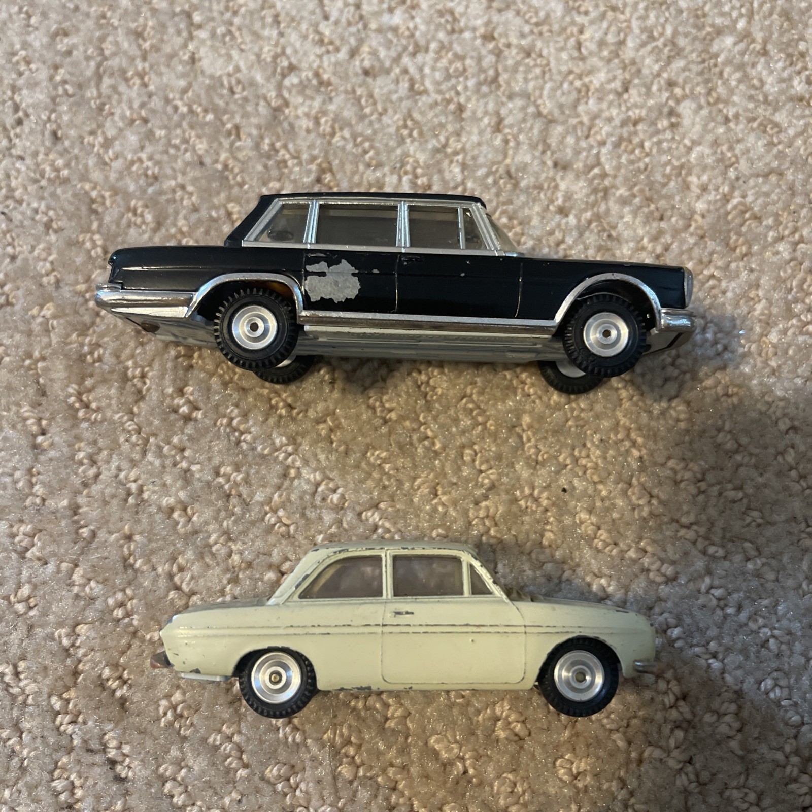 Gama 972 Mercedes 600 Limousine and Mini Mod 9400 Audi