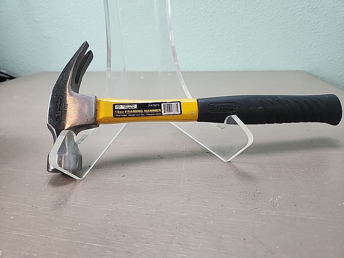 Central Forge Fiber Glass Straight Claw 16 oz Framing Hammer P47873 K15