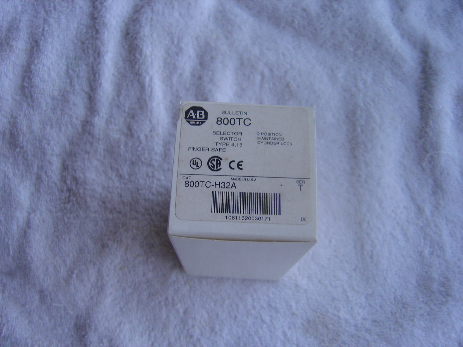 NIB  Allen Bradley Selector Switch 2 POS     800TC-H32A