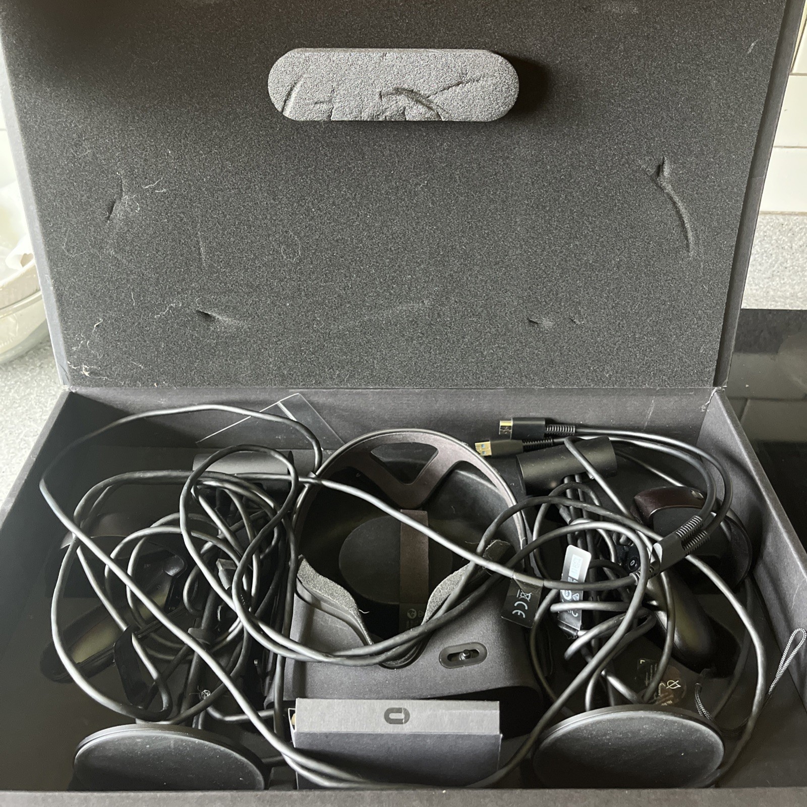 Oculus Rift VR Headset Complete Bundle Open Box w/ Controllers & Box