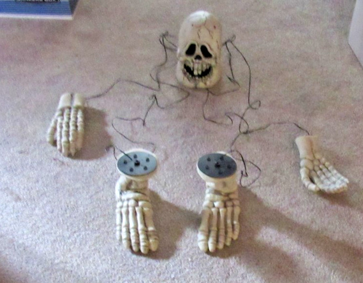Playtronix Electronic Animated Lights Halloween Skull, Hands & Feet Tested