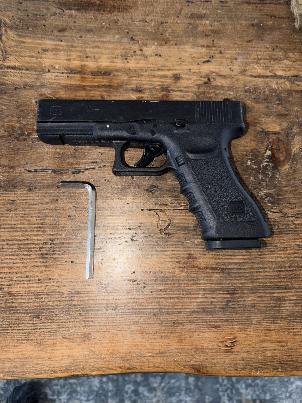 Umarex Glock 17 Gen 3 CO2 .177 Caliber Blowback BB Gun— Used