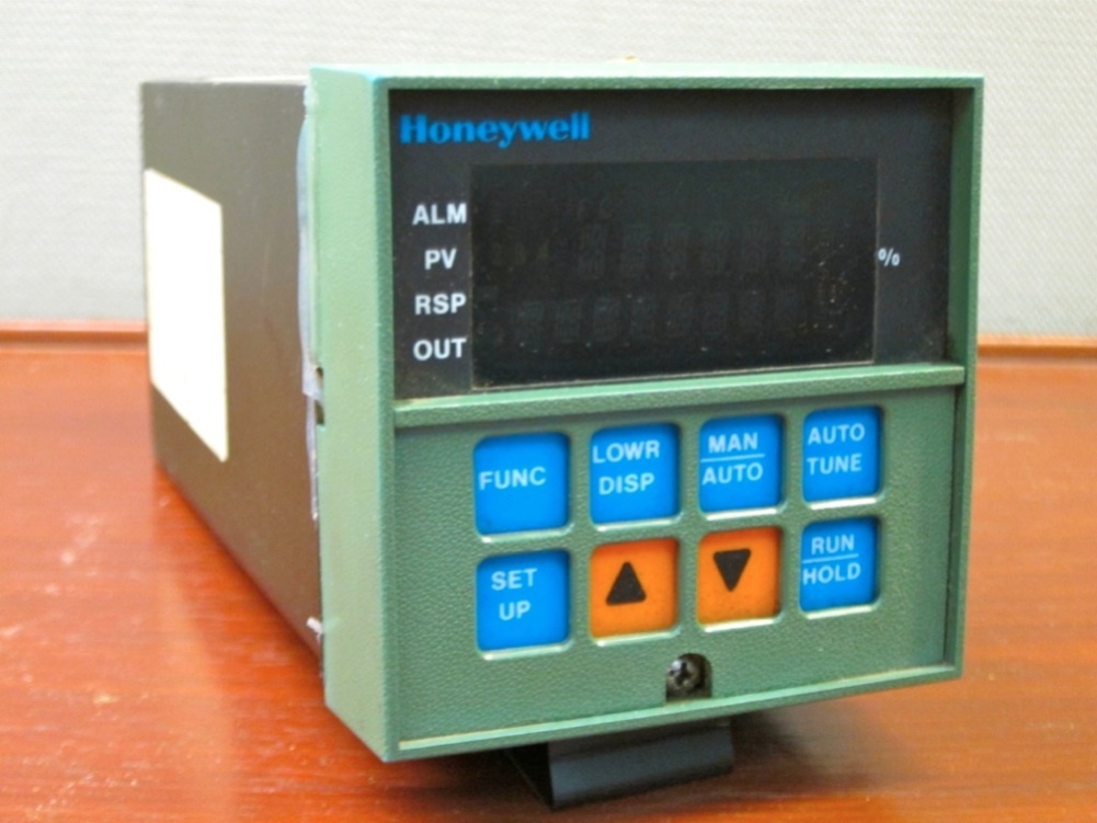 Honeywell DC3001-0-000-2-UL-0111  UDC 3000 Temperature Controller