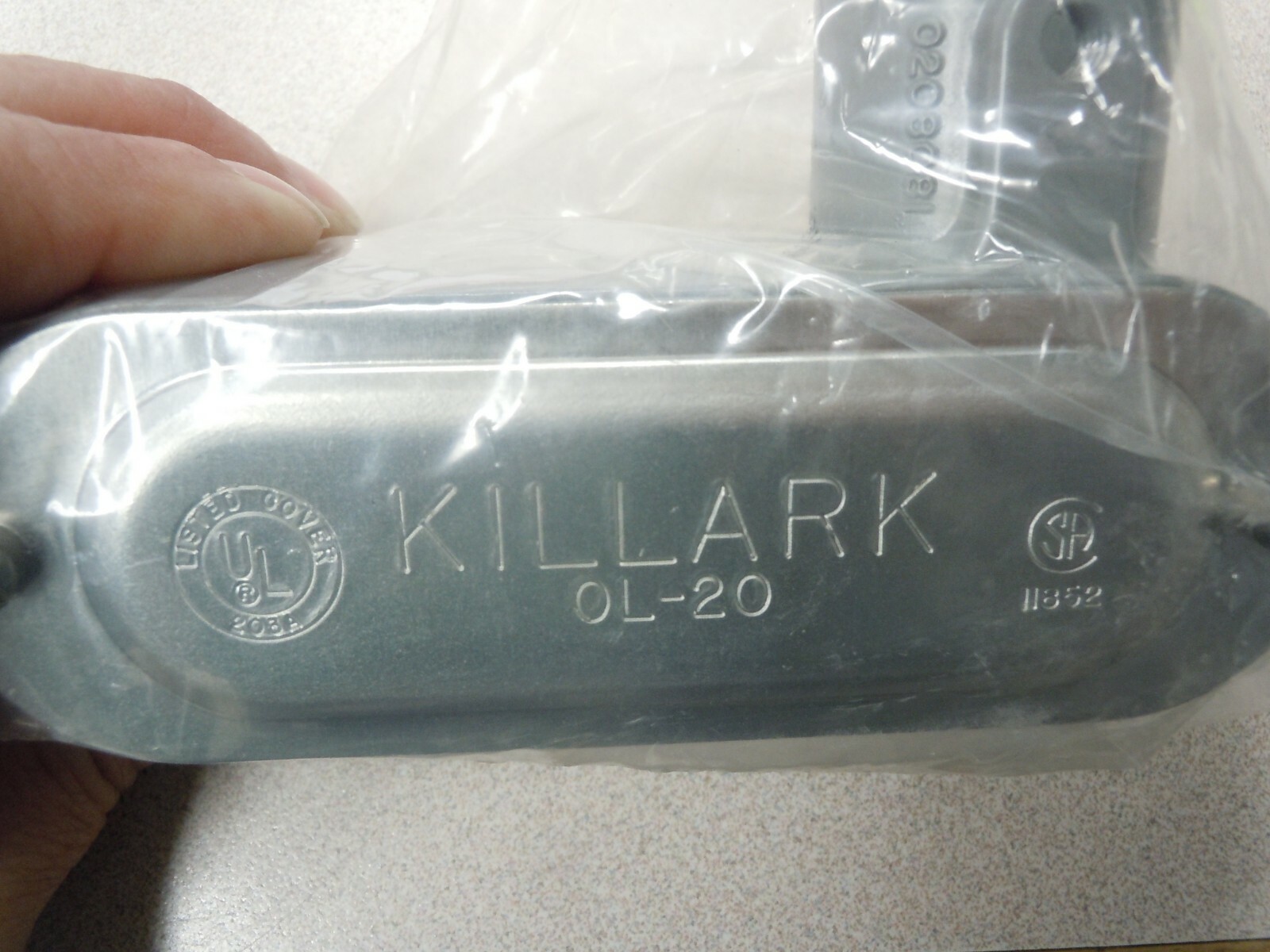HUBBELL KILLARK TWOLRL-2 Conduit Body,7.0 cu.LR Body with OL-20 3/4 AL cover