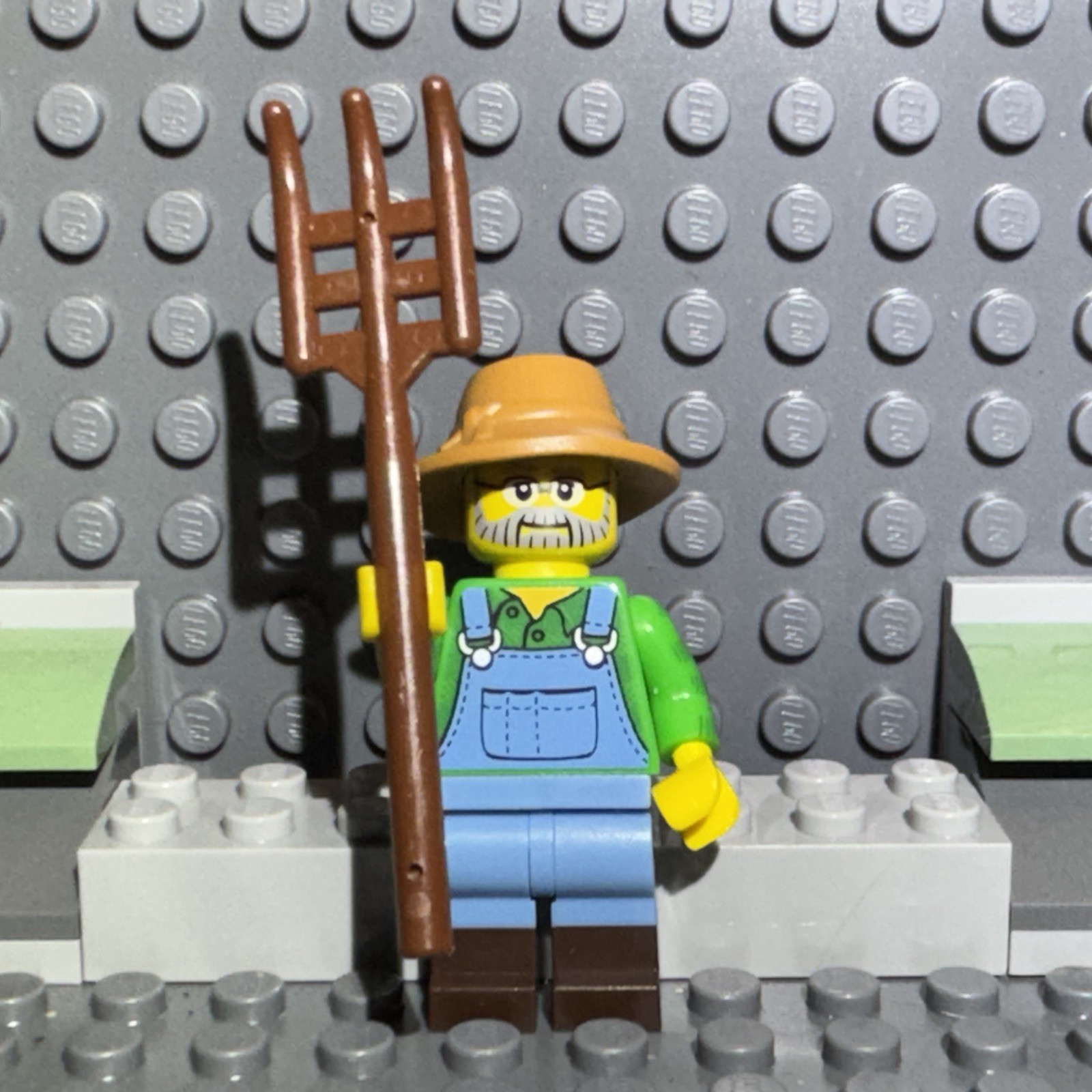 LEGO Collectible Minifigure Series #15 - Farmer Minifigure (col228)