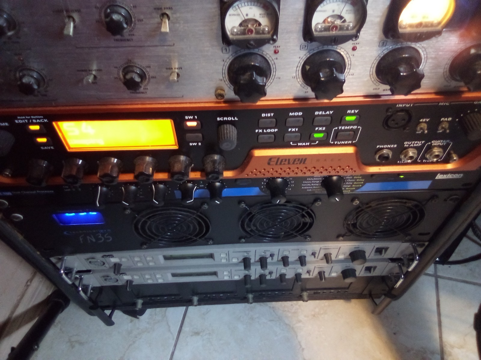 Avid Eleven Rack 2U Rack Multi-Effects Processor Reverb Delay Modulation Wah